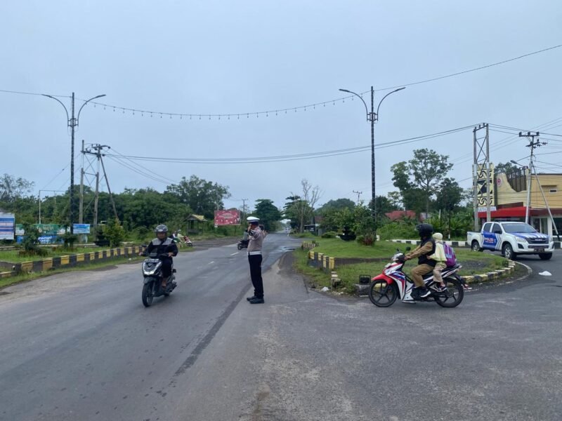 Wujud Pelayanan Prima Kepada Masyarakat, Personel Satlantas Polres Pulang Pisau Tempati Pos Pelayanan Pagi