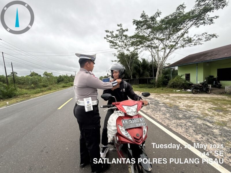 Satlantas Polres Pulang Pisau Sosialisasi Penggunaan Helm dengan Benar