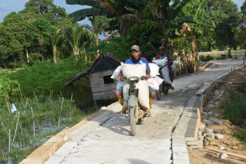 Pembangunan Jalan TMMD di Haruyan Bawa Manfaat Signifikan Bagi Warga Pengambau Hilir Luar