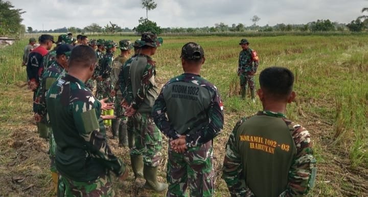 Awali Hari, Satgas TMMD ke-124 Kodim 1002/HST Gelar Apel Pagi di Haruyan