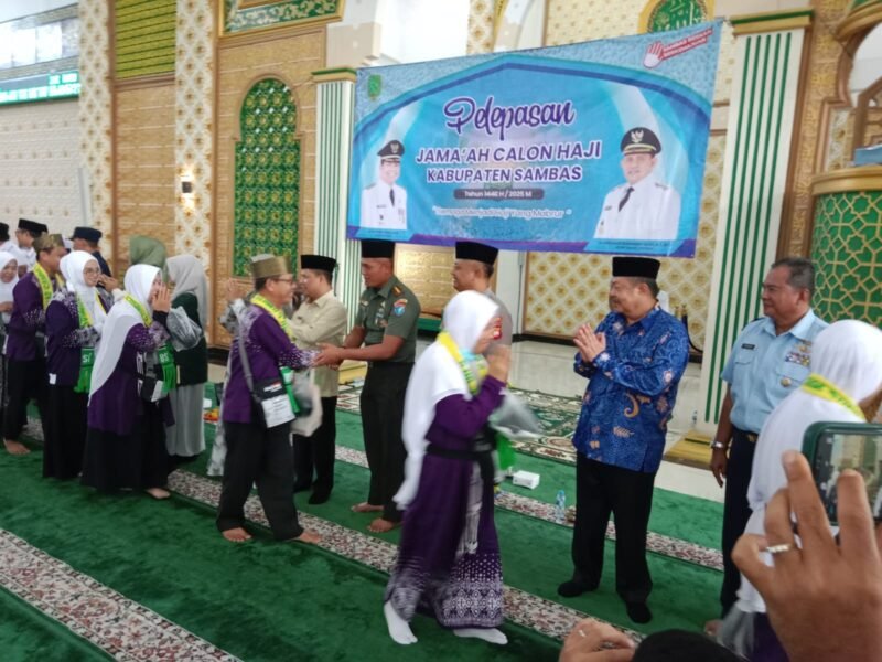 Dandim Dan Forkopimda Kab. Sambas Berangkatkan 309 Calon Jemaah Haji Kab. Sambas Tahun 2025
