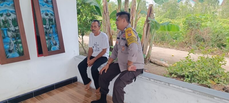 Wujud Kedekatan Dengan Masyarakat, Bhabinkamtibmas Aktif Sambangi Warga Desa Binaanya