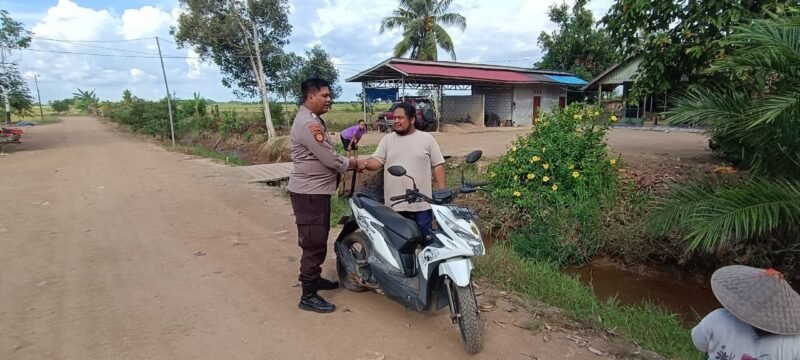 Bhabinkamtibmas Sambangi Warga sekaligus Sisipkan Pesan Kamtibmas