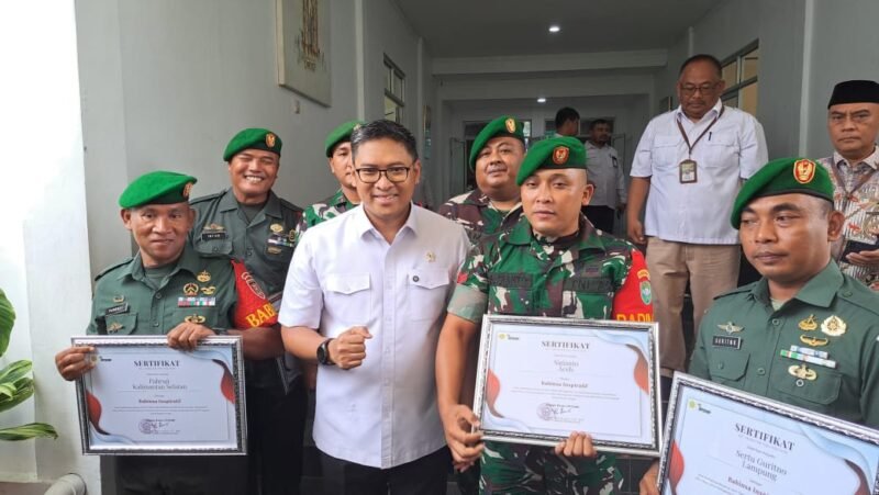 Babinsa Salatiga Jajaran Kodim 1208/Sambas Menerima Penghargaan Dari Kementan RI Sebagai Brigade Pangan Inspiratif