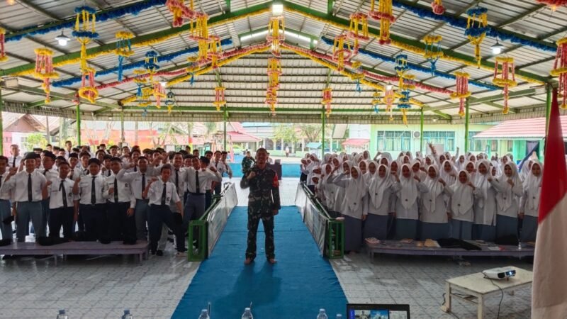 Dansatgas TMMD Ke-124 Kodim 1002/HST Sosialisasikan Rekrutmen TNI-AD Gratis di Ponpes Modern Darul Istiqomah