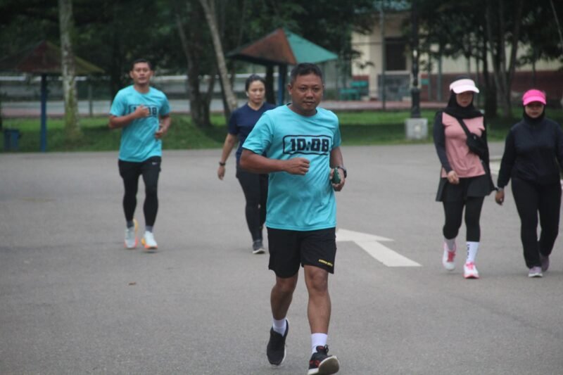 Semangat Pagi! Prajurit Kodim 1008/Tabalong Lari Bersama di Pendopo Bersinar