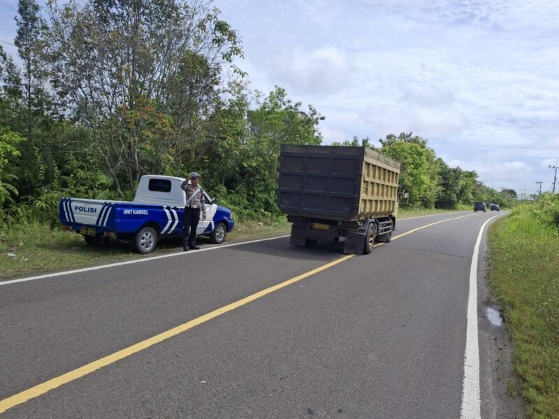 Personel Satlantas Polres Pulang Pisau Menggelar Patroli Daerah Rawan Laka dan Rawan Pelanggaran Lalu Lintas