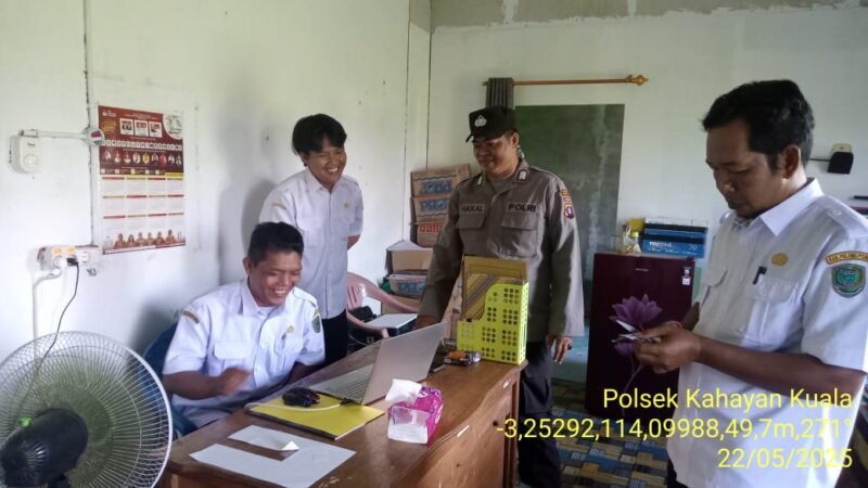 Personel Polsek Kahayan Kuala menyampaikan pesan Kamtibmas, dan Himbauan kamtibmas dan mendukung Program pemerintah terkait ketahanan pangan