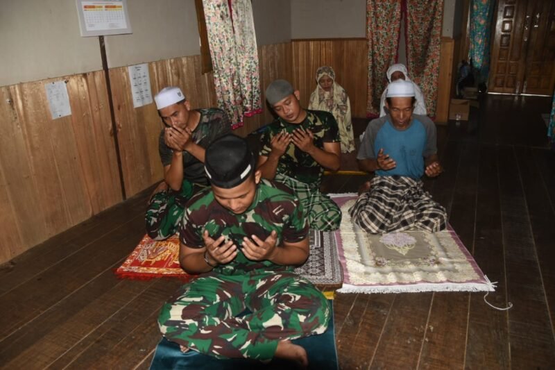 Dedikasi Tak Terbatas, Satgas TMMD ke-124 Kodim 1002/HST Tetap Prioritaskan Ibadah