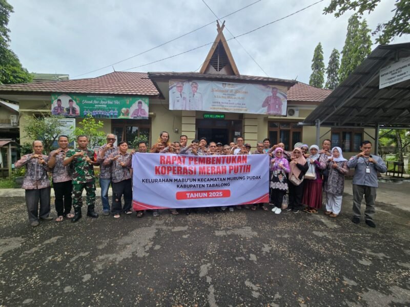 Kebersamaan TNI, Pemerintah dan Warga Dalam Rapat Koperasi Merah Putih Mabu’un