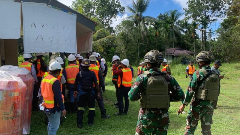 Satgas Yonif 611/Awl bersama Tim SLD PTFI Tinjau Proyek Pembangunan