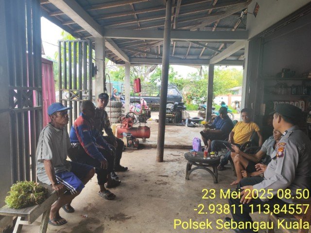 Personil Polsek Sebangau Kuala sambangi Warga Sekitar Memberikan Himbauan Kamtibmas
