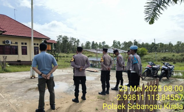 Personil Polsek sebangau Kuala Melaksanakan Serah Terima Piket Penjagaan Mako Molsek Sebangau Kuala