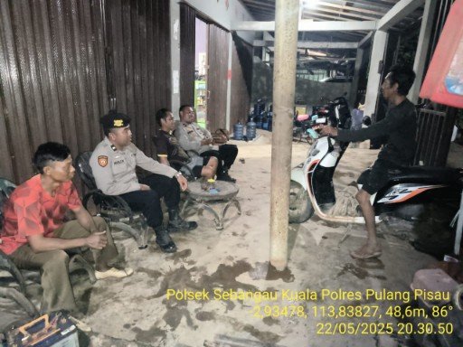 Polsek Sebangau Kuala Aktif Sambangi Warga Malam Hari