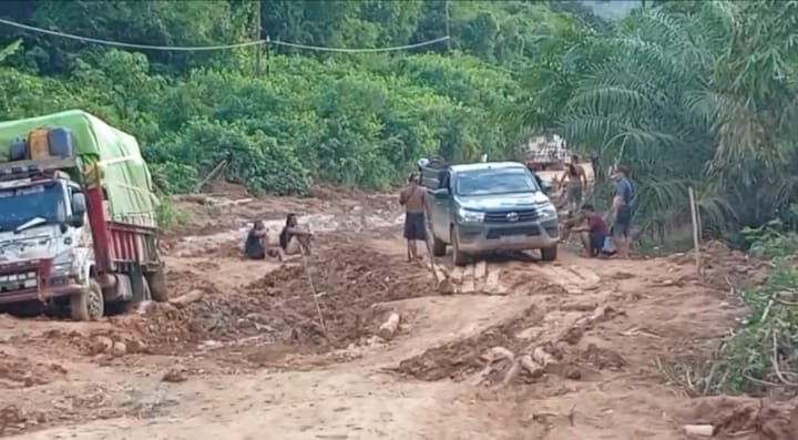 Pengendara Resah, Oknum Preman, Pungli di Jalan Rusak Tanjung–Marau Ketapang