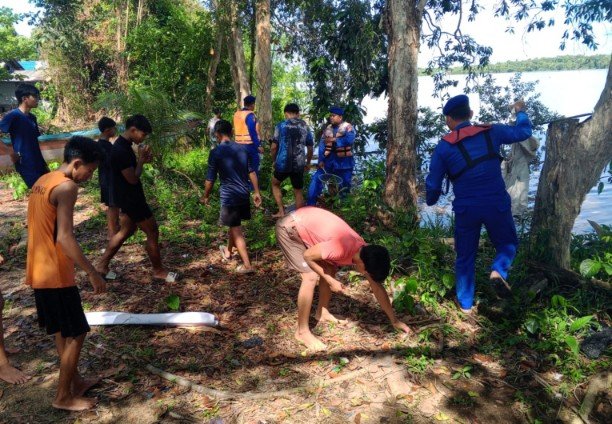 Satpolairud Polres Pulang Pisau Gandeng Atlet Dayung untuk Jaga Kebersihan Sungai Kahayan