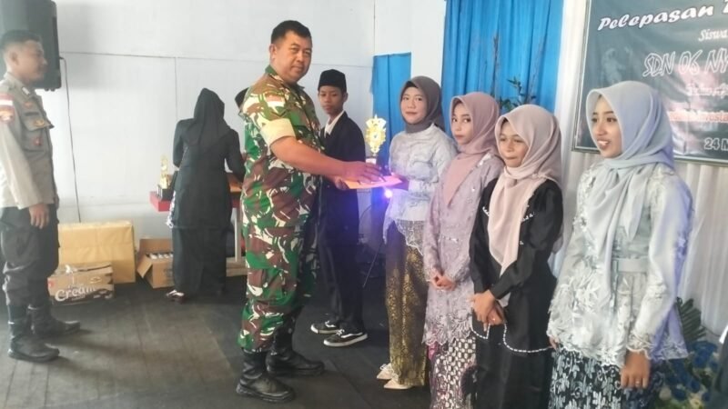 Hadiri Pelepasan Siswa Kelas VI Sekolah Dasar Tahun Ajaran 2024/2025.