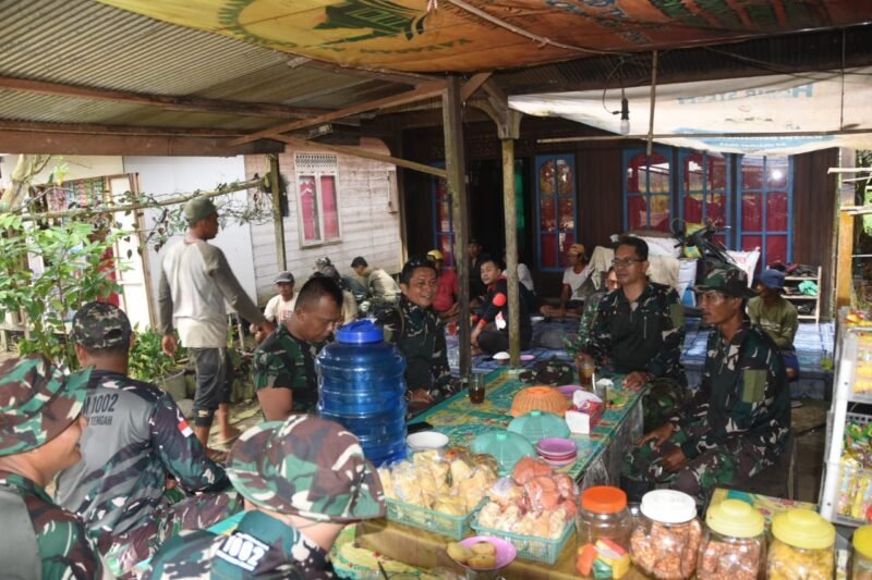 Berkah TMMD ke-124 Kodim 1002/HST: Warung Kopi Hamsiah Jadi Pusat Komunikasi Sosial Prajurit dan Warga