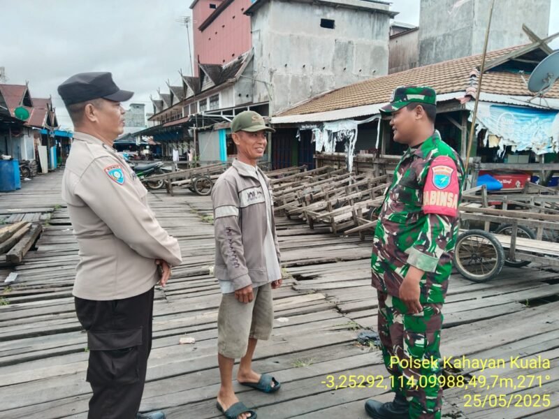 Personel Polsek Kahayan Kuala menyampaikan pesan Kamtibmas, dan Himbauan kamtibmas dan mendukung Program pemerintah terkait ketahanan pangan.