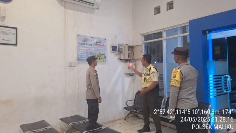 Laksanakan Patroli Malam, Personel Polsek Maliku Sampaikan Himbauan Kamtibmas.