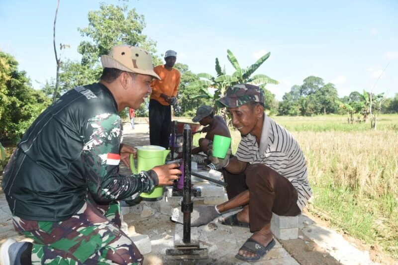 Segelas Teh Manis, Pemanis Kerja Sama Satgas TMMD dan Warga di Haruyan