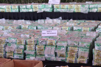 KAPOLDA KEPRI HADIRI KONFERENSI PERS OPERASI BERSAMA PENINDAKAN SABU 2 TON : TEGASKAN KOMITMEN PERANGI NARKOBA LEWAT SINERGITAS ANTAR INSTANSI