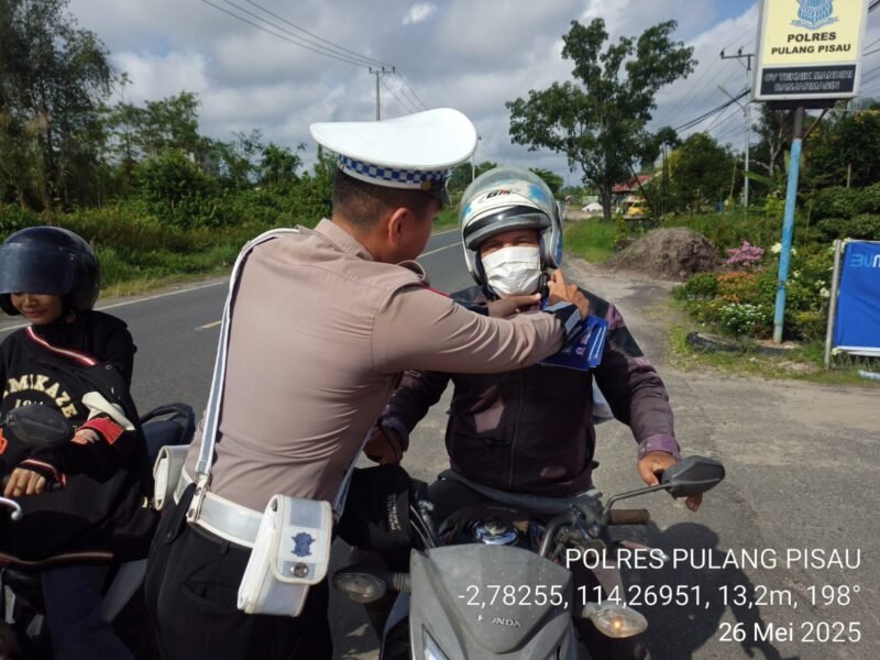 Ingatkan Pengendara Selalu Klik Helm, Untuk Keselamatan