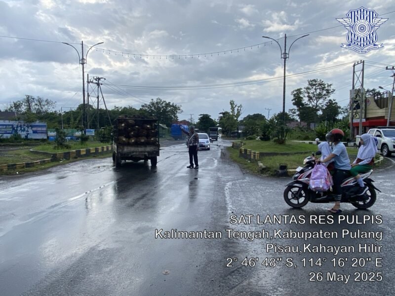 Matahari Belum Tinggi, Polisi Sudah Berdiri: Aksi Pagi Polres Pulang Pisau Tuai Apresiasi Warga