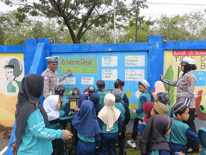 Kunjungan ke Polres Pulang Pisau, Puluhan Murid TK Raudhatul Athfal Al-Muhajirin Diajak Belajar di Taman LaLu Lintas