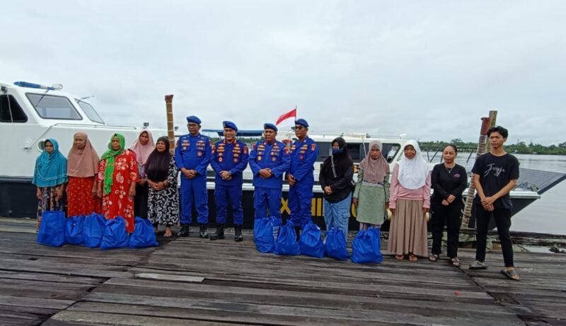 Wujud Kepedulian, Dirpolairud Polda Kalteng Bersama Polres Pulang Pisau Gelar Baksos untuk Warga