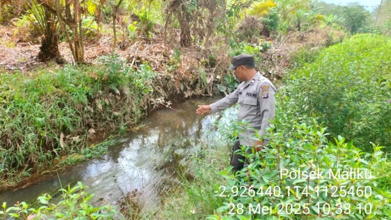 Personel Polsek Maliku, Melaksanakan Pengecekan Kondisi Sekat Kanal di Wilkum Polsek Maliku