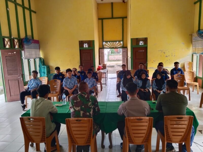 Peduli Generasi Muda Anggota Koramil 08/Paloh Ikut Sosialisasikan Bahaya Narkoba
