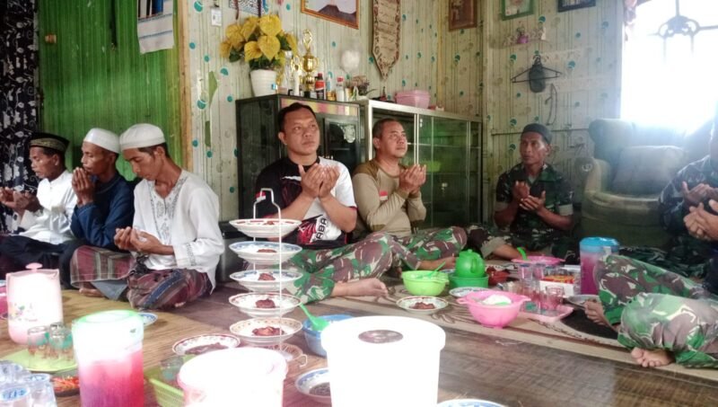 Satgas TMMD, Kodim 1002/HST Ikuti Tahlilan di Rumah Warga