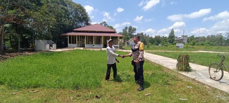 Wujud Kedekatan Dengan Masyarakat, Bhabinkamtibmas Aktif Sambangi Warga Desa Binaanya