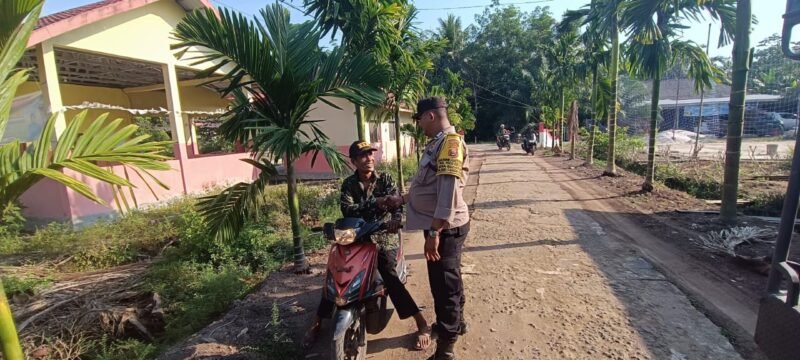Bhabinkamtibmas Sambangi Warga, sekaligus Sisipkan Pesan Kamtibmas