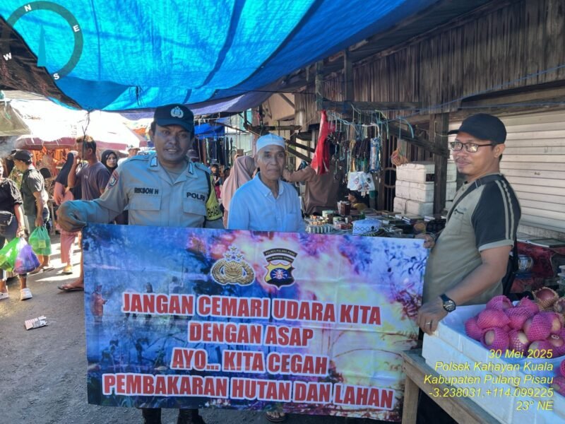 Personel Polsek Kahayan Kuala, sambangi warga dan Memberikan himbauan Tentang Larangan Membakar hutan dan lahan
