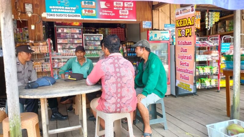 Kapolsek Maliku Sambangi, Warga Masyarakat Laksanakan Kegiatan Jumat Curhat Kedai Kopi