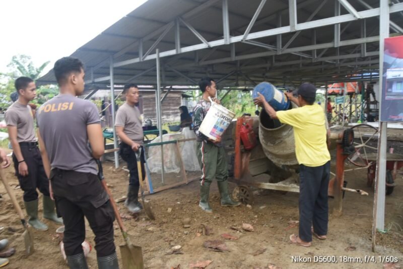 Kejar Target, Satgas TMMD Langsung Lakukan Pengecoran Teras Langgar Darussalam