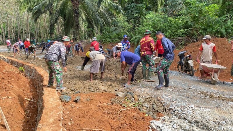 Semangat Gotong Royong Diwujudkan Dalam Kegiatan TMMD Ke-124 Kodim 1009/Tanah Laut