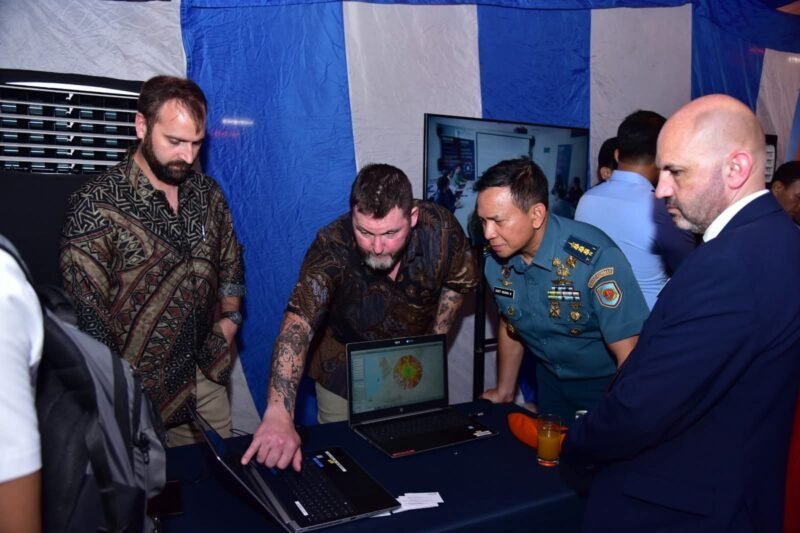 Askomlek Dankormar Hadiri Undangan Atase Pertahanan Inggris di Atas Kapal Royal Navy frigate