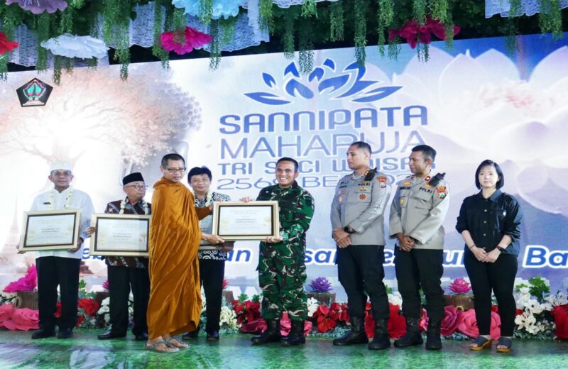 Forkopimda Kabupaten Blitar Hadiri Perayaan Maha Puja Tri Suci Waisak 2569 BE Tahun 2025