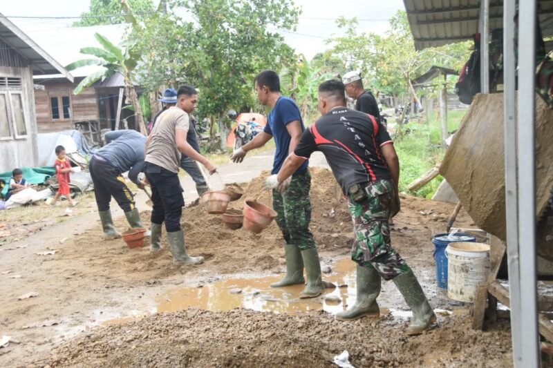 Sinergi TNI-Polri dan Warga Perkuat Gotong Royong di TMMD ke-124 HST