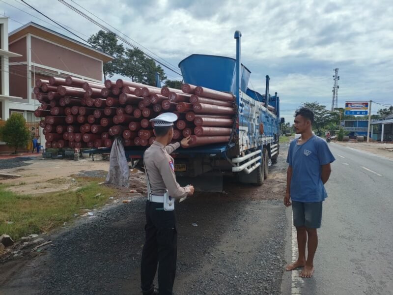 Truk Overload Dicegat, Sopir Diberi Teguran