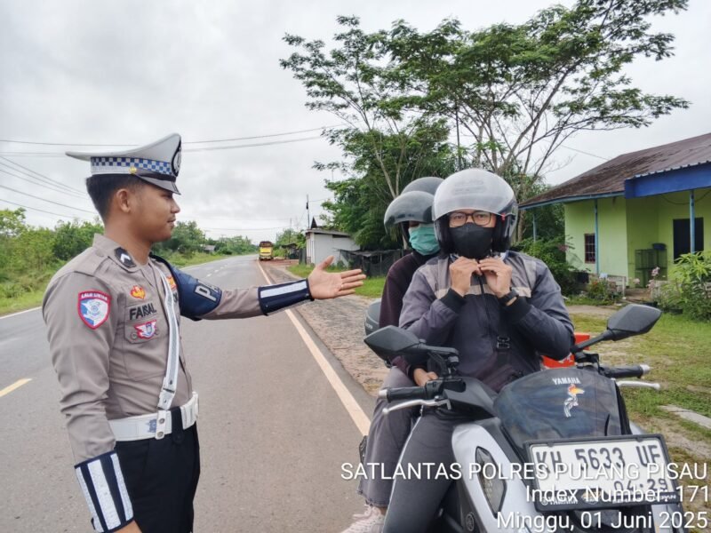 Satlantas Polres Pulang Pisau, Sosialisasi Penggunaan Helm dengan Benar