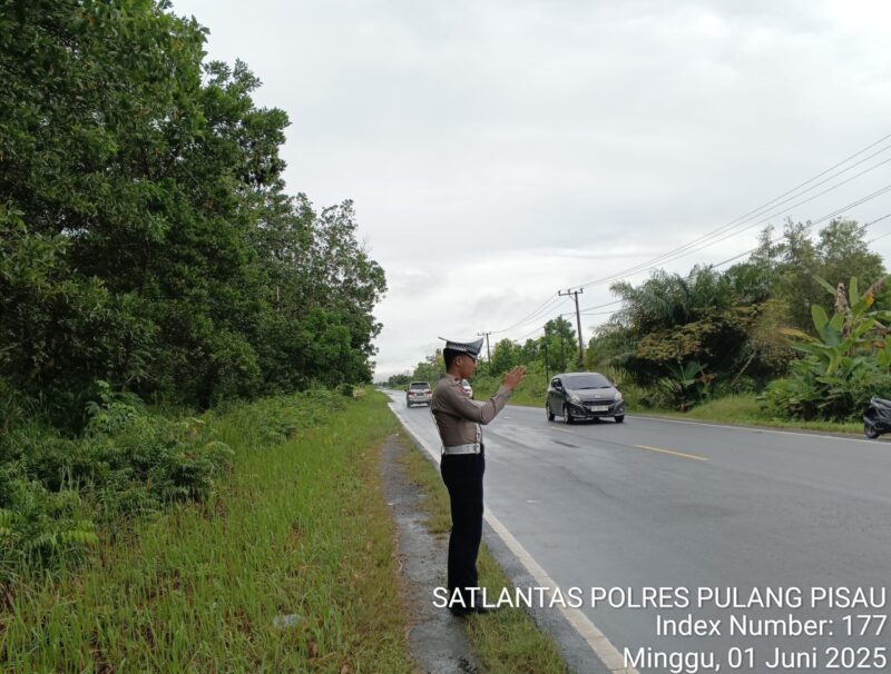 Personel Satlantas, Polres Pulang Pisau Menggelar Patroli Daerah Rawan Laka dan Rawan Pelanggaran Lalu Lintas