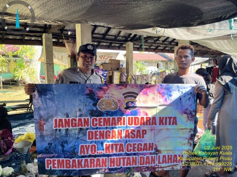 Personel Polsek Kahayan Kuala, sambangi warga dan Memberikan himbauan Tentang Larangan Membakar hutan dan lahan