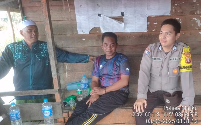 Bhabinkamtibmas Polsek Maliku, Silaturahmi di Desa Binaannya dan Sampaikan Himbauan Kamtibmas