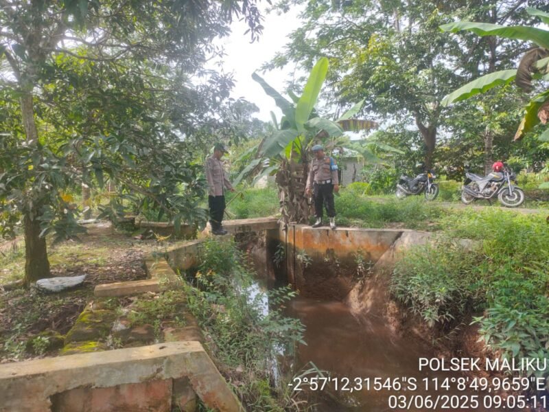 Kegiatan Rutin Polsek Maliku, Melaksanakan Pengecekan Sekat Kanal di Wilkumnya