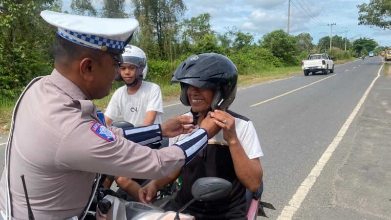 Satlantas Polres Pulang Pisau, Sosialisasi Penggunaan Helm dengan Benar