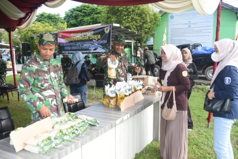 Kodim 1002/HST dan Dinas Perdagangan HST Gelar Pasar Murah untuk Warga Haruyan